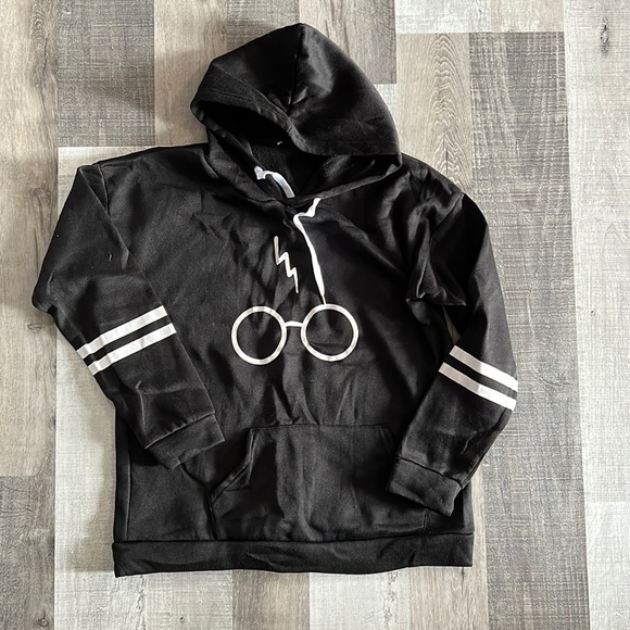 Harry Potter Glasses and Lightning Bolt Black & White Hoodie Sweatshirt Sz M - Picture 2 of 5